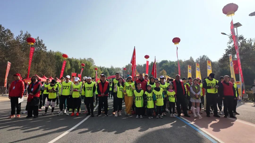 馳步金風(fēng) 酒話秋長 | 皇臺(tái)酒業(yè)助力2025武威沙漠公園健康跑